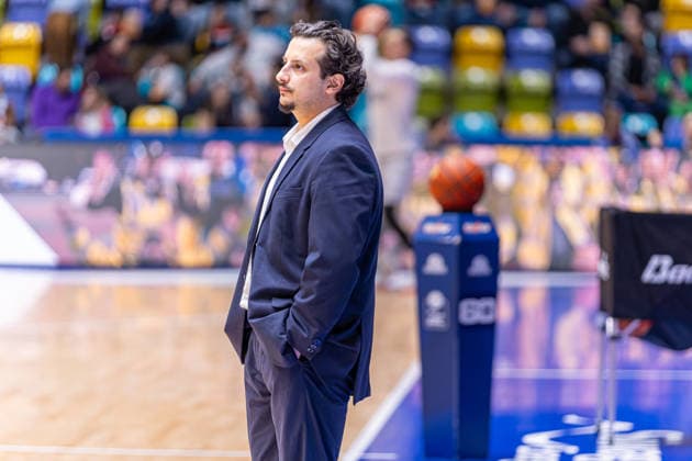 Basketball Bundesliga BBL, Frankfurt Skyliners vs. MLP Academics Heidelberg, Süwag Energie Arena Frankfurt am Main; 12.04.2026 Basketball Bundesliga BBL, Frankfurt am Main, Germany - 12.04.2026: Sepehr Tarrah (Assistent Coach Frankfurt Skyliners) vor dem Spiel, Basketball Bundesliga BBL, Spiel der Frankfurt Skyliners vs. MLP Academics Heidelberg, Süwag Energie Arena Frankfurt am Main Copyright: xBEAUTIFULxSPORTS Freudensteinx