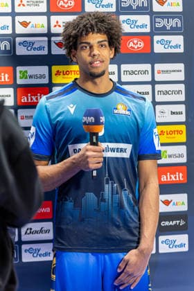 Basketball Bundesliga BBL, Frankfurt Skyliners vs. MLP Academics Heidelberg, Süwag Energie Arena Frankfurt am Main; 12.04.2026 Basketball Bundesliga BBL, Frankfurt am Main, Germany - 12.04.2026: Jamie Edoka (Frankfurt Skyliners, 5) beim Pregame Interview, Basketball Bundesliga BBL, Spiel der Frankfurt Skyliners vs. MLP Academics Heidelberg, Süwag Energie Arena Frankfurt am Main Copyright: xBEAUTIFULxSPORTS Freudensteinx