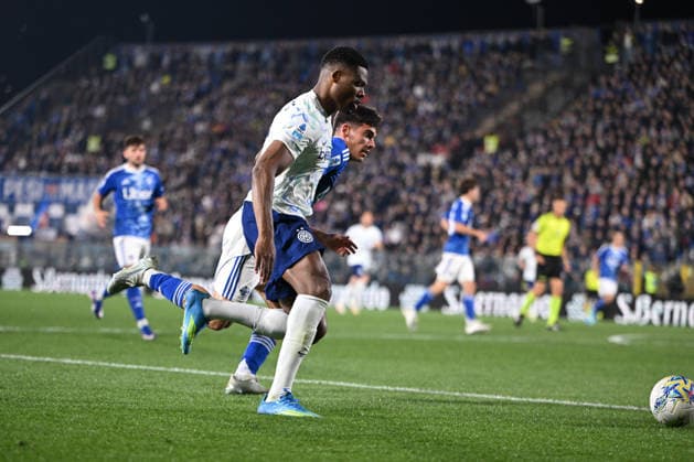 Denzel Dumfries of Inter in action during the Italian Serie A football match between Calcio Como and Inter FC on 12 of Avril 2026 at the Giuseppe Senigallia stadium in Como, Italy  Copyright: xTizianoxBallabio IPAxSportx xipa-agency.netx xx IPA_73924736 IPA_Agency_IPA73924736