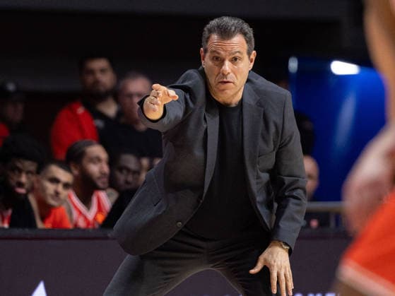 MACCABI TEL AVIV vs HAPOEL TEL AVIV DIMITRIS ITOUDIS, basketball coach of Hapoel Tel Aviv, during the Euroleague match against Maccabi Tel Aviv, at Aleksandar Nikolic Arena. Belgrade, 12.04.2026. photo: MN PRESS BASKETBALL, EUROLEAGUE, MACCABI TEL AVIV, HAPOEL TEL AVIV Belgrade Aleksandar Nikolic arena Serbia Copyright: xMNxPressx