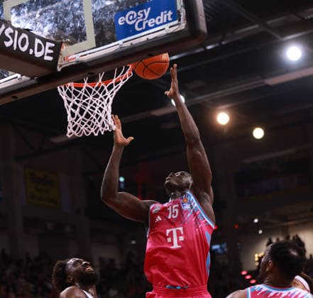 Kur Jongkuch (Bonn) am Korb, Bonn, Deutschland, 12.04.2026, Basketball Bundesliga, 29. Spieltag, Telekom Baskets Bonn vs Basketball Löwen Braunschweig.