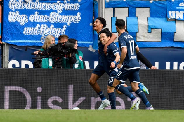 Koji Miyoshi (VfL Bochum) Torjubel, jubelt mit seiner Mannschaft nach dem Treffer zum 2:0 waehrend des spiels der 2. Bundesliga zwischen VfL Bochum und Eintracht Braunschweig, Vonovia Ruhrstadion am 12. April 2026 in Bochum, Deutschland. (Foto von Max Maiwald DeFodi Images) +++ Koji Miyoshi (VfL Bochum) celebrates after scoring his team s second goal during the 2. Bundesliga match between VfL Bochum and Eintracht Braunschweig at Vonovia Ruhrstadion on April 12, 2026 in Bochum, Germany. (Photo by Max Maiwald DeFodi Images) (Photo by Max Maiwald DeFodi Images) -