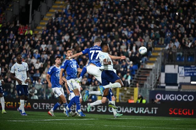 CALCIO - Serie A - Como 1907 vs Inter - FC Internazionale Denzel Dumfries of Inter FC scores a goal during the Italian Serie A football match between Calcio Como and Inter FC on 12 of Avril 2026 at the Giuseppe Senigallia stadium in Como, Italy Como Italy  Copyright: xIPAxSport ABACAx