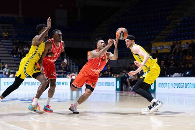 MACCABI TEL AVIV vs HAPOEL TEL AVIV CHRIS JONES, basketball player of Hapoel Tel Aviv, during the Euroleague match against Maccabi Tel Aviv, at Aleksandar Nikolic Arena. Belgrade, 12.04.2026. photo: MN PRESS BASKETBALL, EUROLEAGUE, MACCABI TEL AVIV, HAPOEL TEL AVIV Belgrade Aleksandar Nikolic arena Serbia Copyright: xMNxPressx