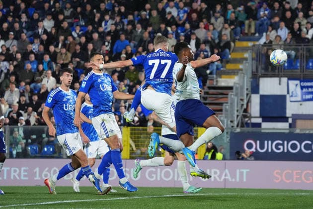 Inter™s Denzel Dumfries score goal during the Serie A soccer match between Como and Inter at the Giuseppe Sinigaglia stadium in Como, north Italy - April 12, 2026 - Soccer.  Copyright: xAlessioxMorgese LaPressex