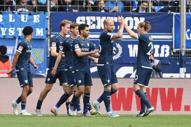 Jubel Noah Loosli (VfL Bochum), Philipp Hofmann (VfL Bochum), Gerrit Holtmann (VfL Bochum), Oliver Olsen (VfL Bochum), Mats Pannewig (VfL Bochum), v.re. 12.04.2026, Fussball 2. Bundesliga, Saison 2025 2026, 29. Spieltag, VfL Bochum - Eintracht Braunschweig 4:1 DFL regulations prohibit any use of photographs as image sequences and or quasi-video Bochum Vonovia Ruhrstadion Nordrhein Westfalen Deutschland