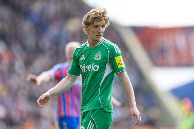 Crystal Palace v Newcastle United, Premier League, Football, Selhusrt Park Stadium, London, UK - 12 Apr 2026 Anthony Gordon of Newcastle United London Selhusrt Park Stadium Selhurst GBR, UK NEWSPAPERS OUT Copyright: xEllixBirchx