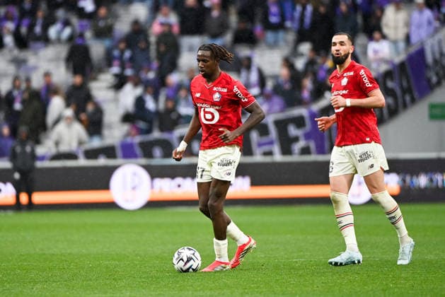 Toulouse FC v Lille OSC - Ligue 1 McDonald s 2025 2026 06 Nabil BENTALEB (losc) - 17 Ngalayel Ngal ayel MUKAU (losc) during the Ligue 1 McDonald s match between Toulouse and Lille at Stadium de Toulouse on April 12, 2026 in Toulouse, France. Toulouse France  Copyright: xFEPx 776348348