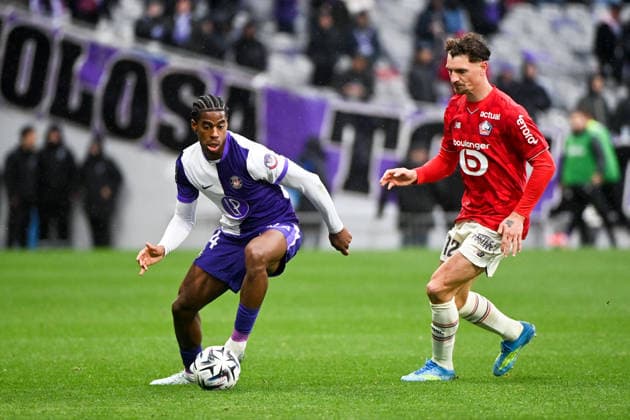 Toulouse FC v Lille OSC - Ligue 1 McDonald s 2025 2026 24 Dayann METHALIE (tfc) - 12 Thomas MEUNIER (losc) during the Ligue 1 McDonald s match between Toulouse and Lille at Stadium de Toulouse on April 12, 2026 in Toulouse, France. Toulouse France  Copyright: xFEPx 776348348