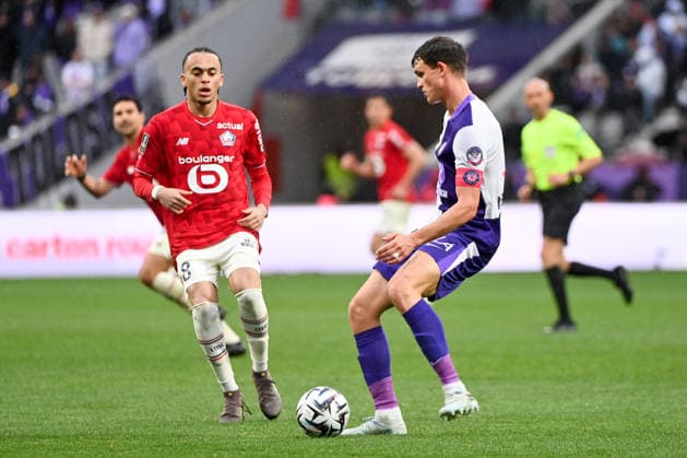 Toulouse FC v Lille OSC - Ligue 1 McDonald s 2025 2026 08 Ethan MBAPPE (losc) - 02 Rasmus Schmidt NICOLAISEN (tfc) during the Ligue 1 McDonald s match between Toulouse and Lille at Stadium de Toulouse on April 12, 2026 in Toulouse, France. Toulouse France  Copyright: xFEPx 776348348
