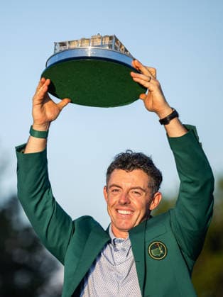 260412 Rory McIlroy of Northern Ireland celebrates with the Masters trophy during the Green Jacket Ceremony after winning the 2026 Masters Golf Tournament on April 12, 2026 in Augusta. Photo: Petter Arvidson BILDBYRAN kod PA PA1196 golf masters bbeng the masters augusta jubel Copyright: PETTERxARVIDSON BB260412PA289