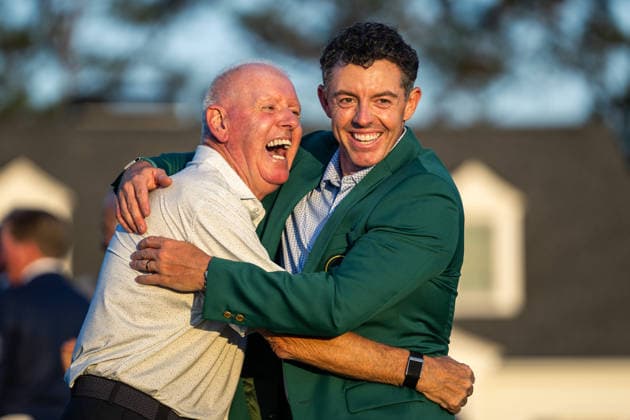 260412 Rory McIlroy of Northern Ireland celebrate with his dad after winning the 2026 Masters Golf Tournament on April 12, 2026 in Augusta. Photo: Petter Arvidson BILDBYRAN kod PA PA1196 golf masters bbeng the masters augusta jubel Copyright: PETTERxARVIDSON BB260412PA295