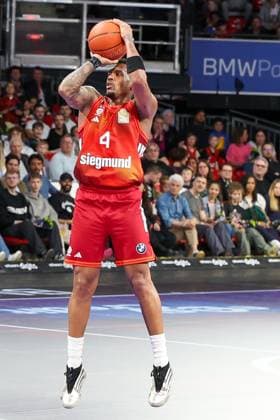 Xavier Rathan-Mayes 4 (FC Bayern Muenchen Basketball) in Aktion, FC Bayern Muenchen Basketball vs. Niners Chemnitz, easyCredit BBL, Basketball, Bundesliga, Maenner, Hauptrunde, 12. April 2026 Muenchen Bayern Deutschland