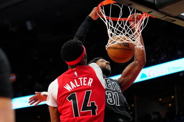 April 12, 2026, Toronto, On, CANADA: Brooklyn Nets forward Chaney Johnson (31) slam dunks the ball in front of Toronto Raptors guard Ja kobe Walter (14) during second half NBA, Basketball Herren, USA basketball action in Toronto, Sunday, April 12, 2026. Canada News - April 12, 2026 - ZUMAc35_ 20260412_zaf_c35_061 Copyright: xFrankxGunnx