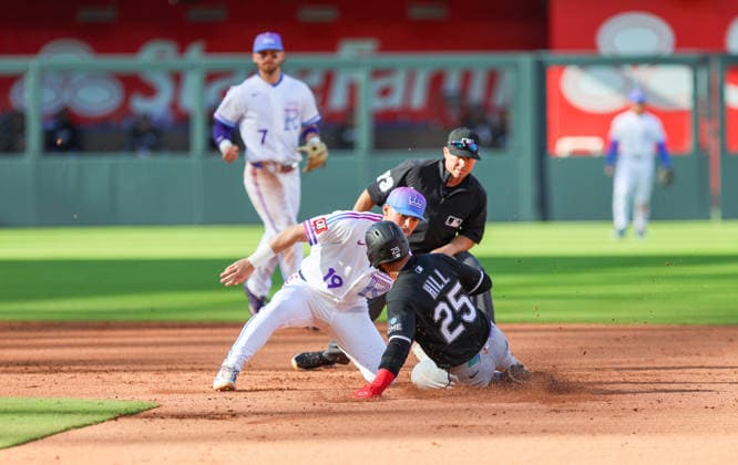 APR 12, 2026: Chicago White Sox outfielder Derek Hill (25) was caught stealing a base against the Kansas City Royals at Kauffman Stadium in Kansas City, MO. CSM Kansas City United States - ZUMAc04_ 20260412_zma_c04_017 Copyright: xRomanxPunox