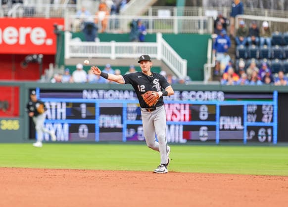 APR 12, 2026: Chicago White Sox shortstop Colson Montgomery (12) fields a ball and throws to first base against the Kansas City Royals at Kauffman Stadium in Kansas City, MO. CSM Kansas City United States - ZUMAc04_ 20260412_zma_c04_039 Copyright: xRomanxPunox