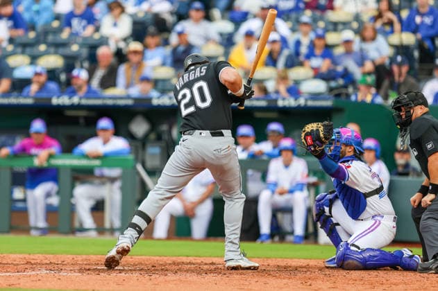 MLB, Baseball Herren, USA 2026: White Sox Vs Royals April 12th APR 12, 2026: Chicago White Sox third baseman Miguel Vargas (20) gets hit by a pitch against the Kansas City Royals at Kauffman Stadium in Kansas City, MO. Roman Puno CSM (Credit Image: Â Roman Puno Cal Media) Kansas City Missouri United States EDITORIAL USE ONLY Copyright: xx ZUMA-20260412_zma_c04_025.jpg RomanxPunox csmphotothree486005