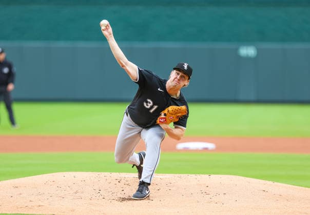 APR 12, 2026: Chicago White Sox starting pitcher Grant Taylor (31) warm up before the game against the Kansas City Royals at Kauffman Stadium in Kansas City, MO. CSM MLB, Baseball Herren, USA 2026: White Sox Vs Royals April 12th  - ZUMAc04_ 20260412_zma_c04_045 Copyright: xRomanxPunox