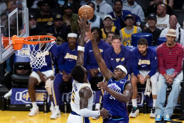 April 12, 2026, Los Angeles, California, USA: Utah JazzÃ¢â‚¬â ¢ Walker Kessler (24) shoots against Los Angeles LakersÃ¢â‚¬â ¢ Deandre Ayton (5) during an NBA, Basketball Herren, USA basketball game at Crypto.com Arena on Sunday, April 12, 2026 in Los Angeles. NBA 2026: Jazz Vs Lakers  - ZUMAc68_ 20260412_zaf_c68_028 Copyright: xRingoxChiux