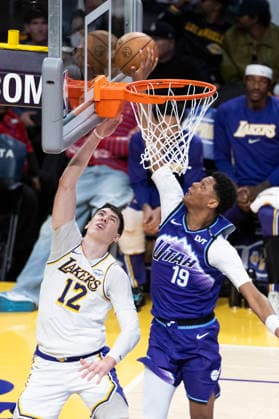 NBA, Basketball Herren, USA 2026: Lakers 131:107 Jazz - 12 Apr 2026 Utah Jazz’ Ace Bailey (19) blocks a shot by Los Angeles Lakers’ Jake LaRavia (12) during an NBA basketball game at Crypto.com Arena on Sunday, April 12, 2026 in Los Angeles. Lakers 131:107 Jazz Los Angeles United States Copyright: xRingoxChiux xSOPAxImagesx 20260412RC.Lakers031