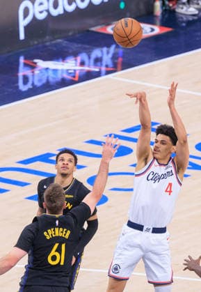 April 12, 2026, Inglewood, California, USA: Kobe Sanders 4 of the Los Angeles Clippers puts up a shot during a 2026 NBA, Basketball Herren, USA regular season game against the Golden State Warriors on Sunday April 12, 2026 at Intuit Dome Arena in Inglewood, California. Clippers defeat Warriors, 115-110. JAVIER ROJAS PI Inglewood USA - ZUMAp124 20260412_zaa_p124_123 Copyright: xJavierxRojasx