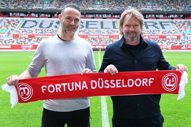 Fußball 2. Bundesliga Vorstellung von Alexander Ende als Cheftrainer bei Fortuna Düsseldorf am 13.04.2026 in der Merkur Spiel-Arena in Düsseldorf Alexander Ende ( Trainer Cheftrainer Düsseldorf ), links - Sven Mislintat ( Vorstand Düsseldorf ), rechts *** Soccer 2 Bundesliga Presentation of Alexander Ende as head coach at Fortuna Düsseldorf on 13 04 2026 in the Merkur Spiel Arena in Düsseldorf Alexander Ende Coach Head Coach Düsseldorf , left Sven Mislintat Board Member Sport Düsseldorf , right xRx