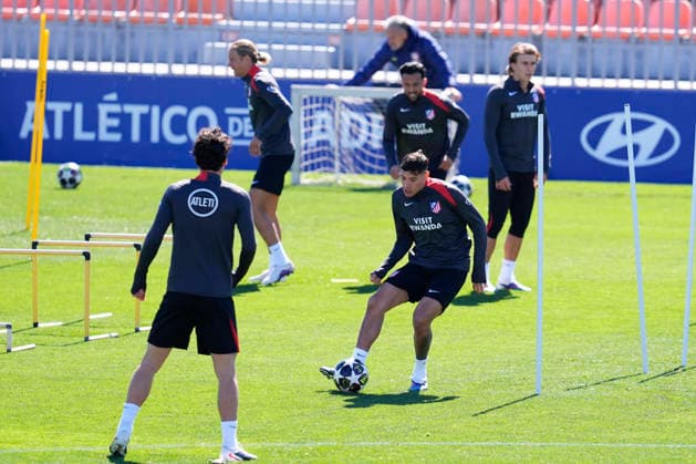 April 13, 2026, Majadahonda, Madrid, Spain: Nahuel Molina during the training day of Atletico de Madrid ahead the UEFA Champions League 2025 26 Quarter-Final Second Leg match against FC Barcelona, Barca at Ciudad Deportiva Wanda Atletico de Madrid on April 13, 2026, in Majadahonda, Madrid, Spain. Majadahonda Spain - ZUMAa181 20260413_zaa_a181_002 Copyright: xDennisxAgyemanx
