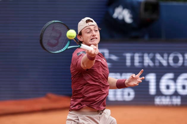April 13, 2026, Barcelona, Barcelona, Spain: Ignacio Buse of Peru in action agaisnt Corentin Moutet of France during the First round tennis match of the Barcelona Open Banc Sabadell - Conde Godo 2026 Day 3 at Real Club de Tenis Barcelona on April 13, 2026 in Barcelona, Spain. Barcelona Open Banc Sabadell - Conde Godo 2026 Day 3  - ZUMAa181 20260413_zaa_a181_029 Copyright: xJavierxBorregox