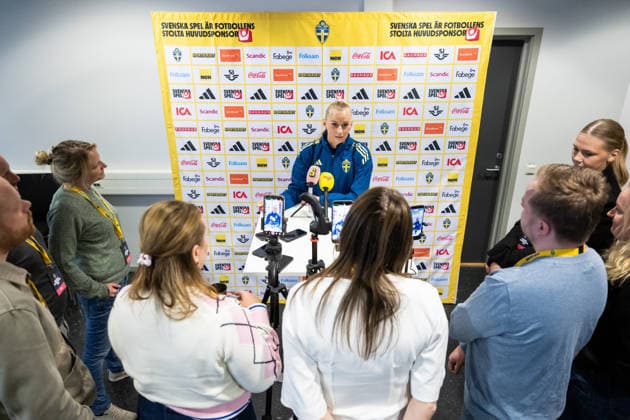 260413 Stina Blackstenius of the Swedish women s national football team is interviewed in the mixed zone on April 13, 2026 in Gothenburg. Photo: Mathias Bergeld BILDBYRAN kod MB MB1363 fotboll football soccer fotball vm-kval kval fifa womens world cup qualifier qualifier intervju interview sverige sweden dam bbeng women kvinner Copyright: MATHIASxBERGELD BB260413MB032