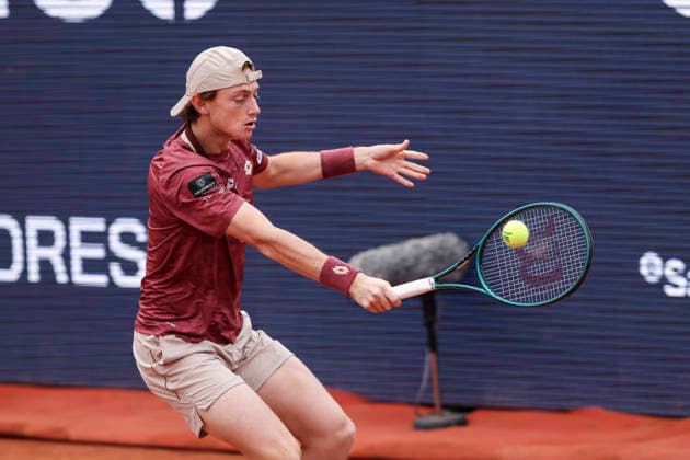 April 13, 2026, Barcelona, Barcelona, Spain: Ignacio Buse of Peru in action agaisnt Corentin Moutet of France during the First round tennis match of the Barcelona Open Banc Sabadell - Conde Godo 2026 Day 3 at Real Club de Tenis Barcelona on April 13, 2026 in Barcelona, Spain. Barcelona Spain - ZUMAa181 20260413_zaa_a181_102 Copyright: xJavierxBorregox