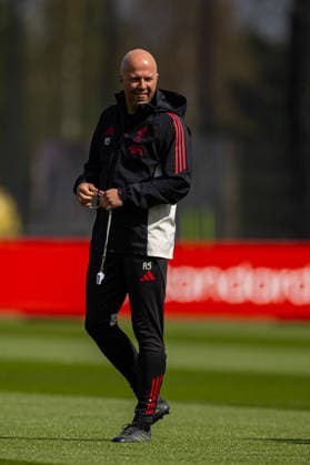 Football - UEFA Champions League - Quarter-FInal - 2nd Leg - Liverpool FC v Paris Saint-Germain FC - MD-1 LIVERPOOL, ENGLAND - Monday, April 13, 2026: Liverpool s head coach Arne Slot during a training session at the AXA Training Centre ahead of the UEFA Champions League Quarter-Final 2nd Leg match between Liverpool FC and Paris Saint-Germain FC. (Photo by David Rawcliffe Propaganda) LIVERPOOL AXA Training Centre MERSEYSIDE ENGLAND  Copyright: xDavidxRawcliffex P2026-04-13-Liverpool_PSG_MD-1-10