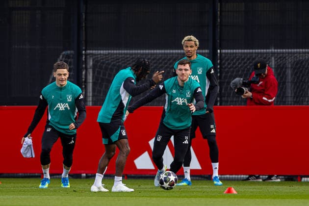 Football - UEFA Champions League - Quarter-FInal - 2nd Leg - Liverpool FC v Paris Saint-Germain FC - MD-1 LIVERPOOL, ENGLAND - Monday, April 13, 2026: Liverpool s (L-R) Florian Wirtz, Jeremie Frimpong, Andy Robertson and Hugo Ekitike during a training session at the AXA Training Centre ahead of the UEFA Champions League Quarter-Final 2nd Leg match between Liverpool FC and Paris Saint-Germain FC. (Photo by David Rawcliffe Propaganda) LIVERPOOL AXA Training Centre MERSEYSIDE ENGLAND  Copyright: xDavidxRawcliffex P2026-04-13-Liverpool_PSG_MD-1-23