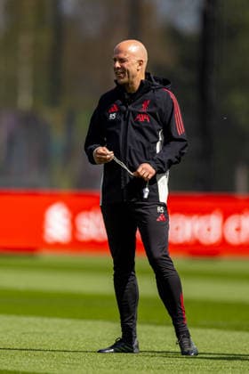Football - UEFA Champions League - Quarter-FInal - 2nd Leg - Liverpool FC v Paris Saint-Germain FC - MD-1 LIVERPOOL, ENGLAND - Monday, April 13, 2026: Liverpool s head coach Arne Slot during a training session at the AXA Training Centre ahead of the UEFA Champions League Quarter-Final 2nd Leg match between Liverpool FC and Paris Saint-Germain FC. (Photo by David Rawcliffe Propaganda) LIVERPOOL AXA Training Centre MERSEYSIDE ENGLAND  Copyright: xDavidxRawcliffex 2026-04-13-023-Liverpool_PSG_MD-1