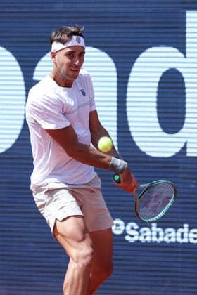 April 13, 2026, Barcelona, Barcelona, Spain: Tomas Martin Etcheverry of Argentina in action against Jack Draper of Great Britain during the First round tennis match of the Barcelona Open Banc Sabadell - Conde Godo 2026 Day 3 at Real Club de Tenis Barcelona on April 13, 2026 in Barcelona, Spain. Barcelona Open Banc Sabadell - Conde Godo 2026 Day 3  - ZUMAa181 20260413_zaa_a181_229 Copyright: xJavierxBorregox