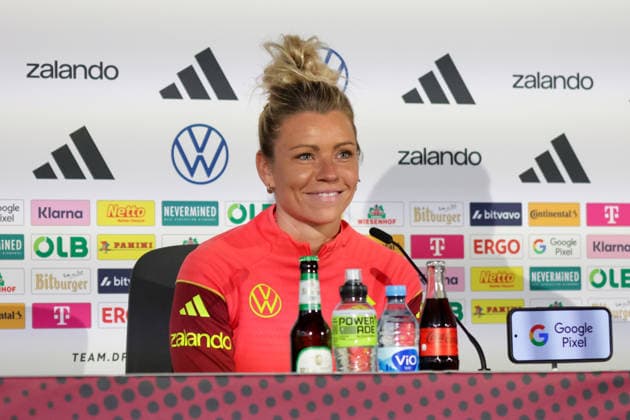 13.04.2026, xgrfx, Fussball DFB-Medientermine, Deutsche Frauennationalmannschaft - Pressekonferenz und Abschlusstraining v.l. Linda Dallmann (Deutsche Frauennationalmannschaft) (DFL DFB REGULATIONS PROHIBIT ANY USE OF PHOTOGRAPHS as IMAGE SEQUENCES and or QUASI-VIDEO) Nürnberg