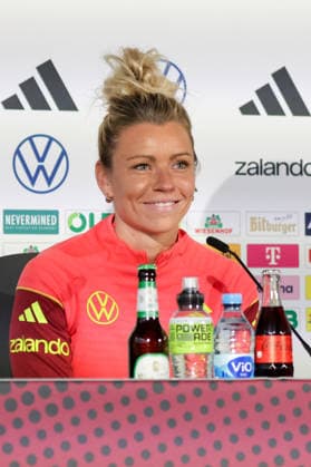 13.04.2026, xgrfx, Fussball DFB-Medientermine, Deutsche Frauennationalmannschaft - Pressekonferenz und Abschlusstraining v.l. Linda Dallmann (Deutsche Frauennationalmannschaft) (DFL DFB REGULATIONS PROHIBIT ANY USE OF PHOTOGRAPHS as IMAGE SEQUENCES and or QUASI-VIDEO) Nürnberg