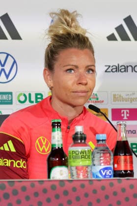 13.04.2026, xgrfx, Fussball DFB-Medientermine, Deutsche Frauennationalmannschaft - Pressekonferenz und Abschlusstraining v.l. Linda Dallmann (Deutsche Frauennationalmannschaft) (DFL DFB REGULATIONS PROHIBIT ANY USE OF PHOTOGRAPHS as IMAGE SEQUENCES and or QUASI-VIDEO) Nürnberg