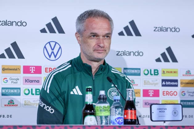 Nürnberg, Deutschland 13. April 2026: Vorbereitung auf das Frauen WM-Qualifikationsspiel Deutschland vs. Österreich - Abschlusspressekonferenz in Nürnberg Im Bild: Bundestrainer Christian Wück Wueck (Deutschland) bei der Abschluss-Pressekonferenz ihn Nürnberg Copyright: HMBxMedia MadeleinexFantini