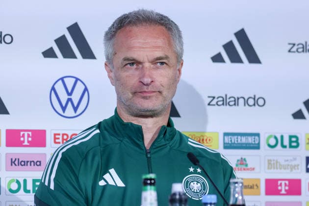 Nürnberg, Deutschland 13. April 2026: Vorbereitung auf das Frauen WM-Qualifikationsspiel Deutschland vs. Österreich - Abschlusspressekonferenz in Nürnberg Im Bild: Bundestrainer Christian Wück Wueck (Deutschland) bei der Abschluss-Pressekonferenz ihn Nürnberg Copyright: HMBxMedia MadeleinexFantini