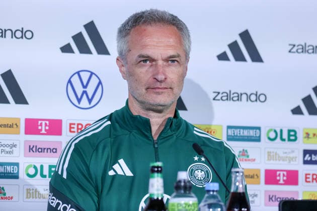 Nürnberg, Deutschland 13. April 2026: Vorbereitung auf das Frauen WM-Qualifikationsspiel Deutschland vs. Österreich - Abschlusspressekonferenz in Nürnberg Im Bild: Bundestrainer Christian Wück Wueck (Deutschland) bei der Abschluss-Pressekonferenz ihn Nürnberg Copyright: HMBxMedia MadeleinexFantini