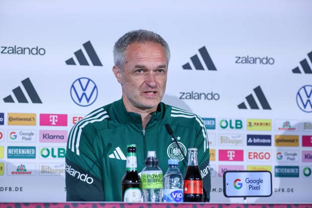 Nürnberg, Deutschland 13. April 2026: Vorbereitung auf das Frauen WM-Qualifikationsspiel Deutschland vs. Österreich - Abschlusspressekonferenz in Nürnberg Im Bild: Bundestrainer Christian Wück Wueck (Deutschland) bei der Abschluss-Pressekonferenz ihn Nürnberg Copyright: HMBxMedia MadeleinexFantini