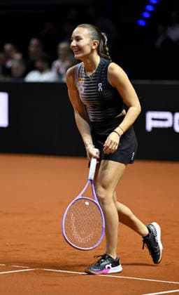 Julia Stusek (GER) Gestik Geste Porsche One Point Challenge Tennis Damen Porsche-Cup Porsche Tennis Grand Prix GP Stuttgart 2026 Porsche Arena 11-19.04.2026 DFL REGULATIONS PROHIBIT ANY USE OF PHOTOGRAPHS AS IMAGE SEQUENCES AND OR QUASI-VIDEO Tennis Damen Porsche-Cup Porsche Tennis Grand Prix GP Stuttgart 2026