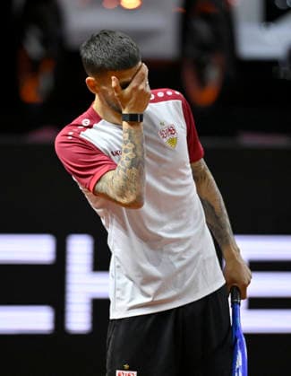 Torwart Fabian Bredlow VfB Stuttgart (01) Enttaeuschung enttaeuscht nach vergebener Torchance Gestik Geste Porsche One Point Challenge Tennis Damen Porsche-Cup Porsche Tennis Grand Prix GP Stuttgart 2026 Porsche Arena 11-19.04.2026 DFL REGULATIONS PROHIBIT ANY USE OF PHOTOGRAPHS AS IMAGE SEQUENCES AND OR QUASI-VIDEO Tennis Damen Porsche-Cup Porsche Tennis Grand Prix GP Stuttgart 2026
