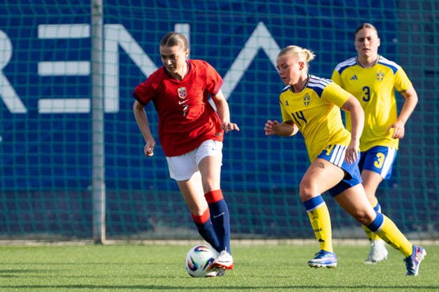 260413 Eline Hegg of Norway and Matilda NildÃ n of Sweden during the International Friendly, Länderspiel, Nationalmannschaft football match between Norway and Sweden on April 13, 2026 in Murcia. Photo: Pascu Mendez BILDBYRAN kod XZ XZ0231 fotboll football soccer fotball u23 under 23 norge norway sverige sweden dam bbeng träningsmatch friendly Copyright: PascuxMendez BB260413ZN009