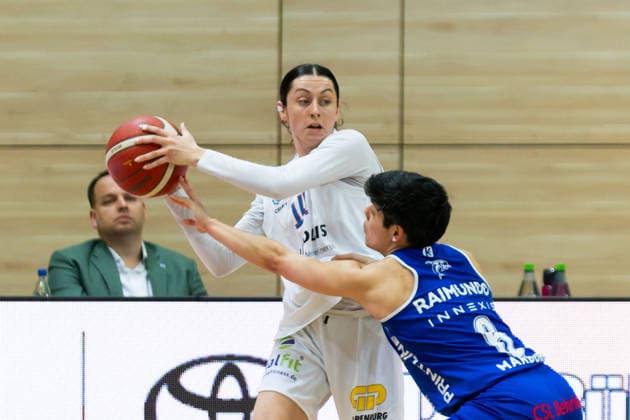 Katelyn Shumate (Lions, 14), Ana Raimundo (Marburg, 6), Syntainics MBC vs. BC Marburg, Frauen, Basketball, 1. Bundesliga, DBBL, Playoff Halbfinale - 2 5, Saison 2025 26, 13.04.2026. Halle SWH Arena Sachsen-Anhalt Deutschland