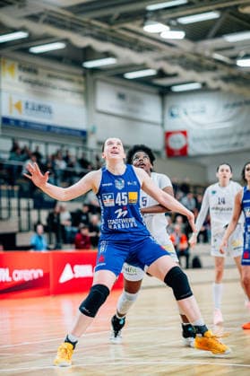 BB-1BL Damen Syntainics MBC Lions - BC Pharmaserv Marburg waehrend der Saison 2025-2026 im Halbfinale Playoff im Spiel 2 von 5 in der DBBL Toyota Bundesliga Syntainics MBC Lions und BC Pharmaserv Marburg in der SWH Arena am 13. April 2026 in Halle Saale, Sachsen Anhalt, Deutschland