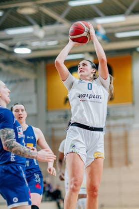BB-1BL Damen Syntainics MBC Lions - BC Pharmaserv Marburg Alexia Susan Allesch (GISA Lions MBC) waehrend der Saison 2025-2026 im Halbfinale Playoff im Spiel 2 von 5 in der DBBL Toyota Bundesliga Syntainics MBC Lions und BC Pharmaserv Marburg in der SWH Arena am 13. April 2026 in Halle Saale, Sachsen Anhalt, Deutschland