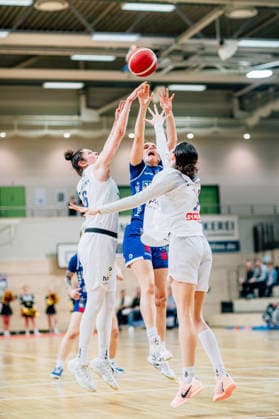 BB-1BL Damen Syntainics MBC Lions - BC Pharmaserv Marburg waehrend der Saison 2025-2026 im Halbfinale Playoff im Spiel 2 von 5 in der DBBL Toyota Bundesliga Syntainics MBC Lions und BC Pharmaserv Marburg in der SWH Arena am 13. April 2026 in Halle Saale, Sachsen Anhalt, Deutschland