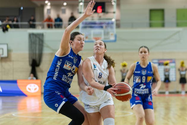 Mia Simone Heide (Marburg, 42), Anna Suckstorff (Lions, 8), Syntainics MBC vs. BC Marburg, Frauen, Basketball, 1. Bundesliga, DBBL, Playoff Halbfinale - 2 5, Saison 2025 26, 13.04.2026. Halle SWH Arena Sachsen-Anhalt Deutschland