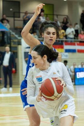 Katelyn Shumate (Lions, 14), Sara Guerreiro (Marburg, 13), Syntainics MBC vs. BC Marburg, Frauen, Basketball, 1. Bundesliga, DBBL, Playoff Halbfinale - 2 5, Saison 2025 26, 13.04.2026. Halle SWH Arena Sachsen-Anhalt Deutschland